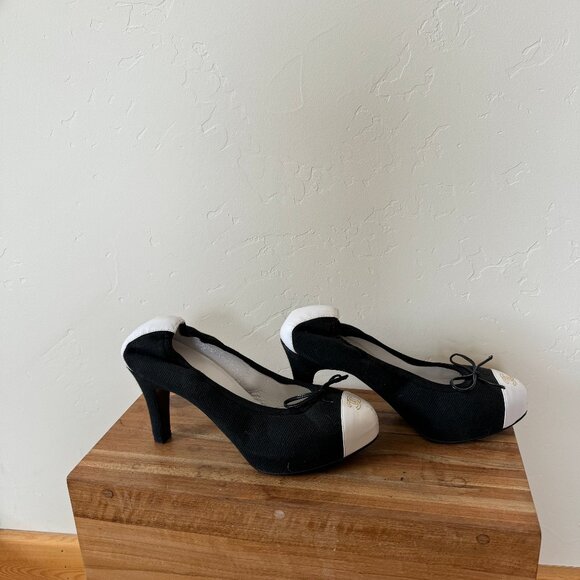 Chanel Black & White Logo Cap Toe Pumps - Picture 4 of 6
